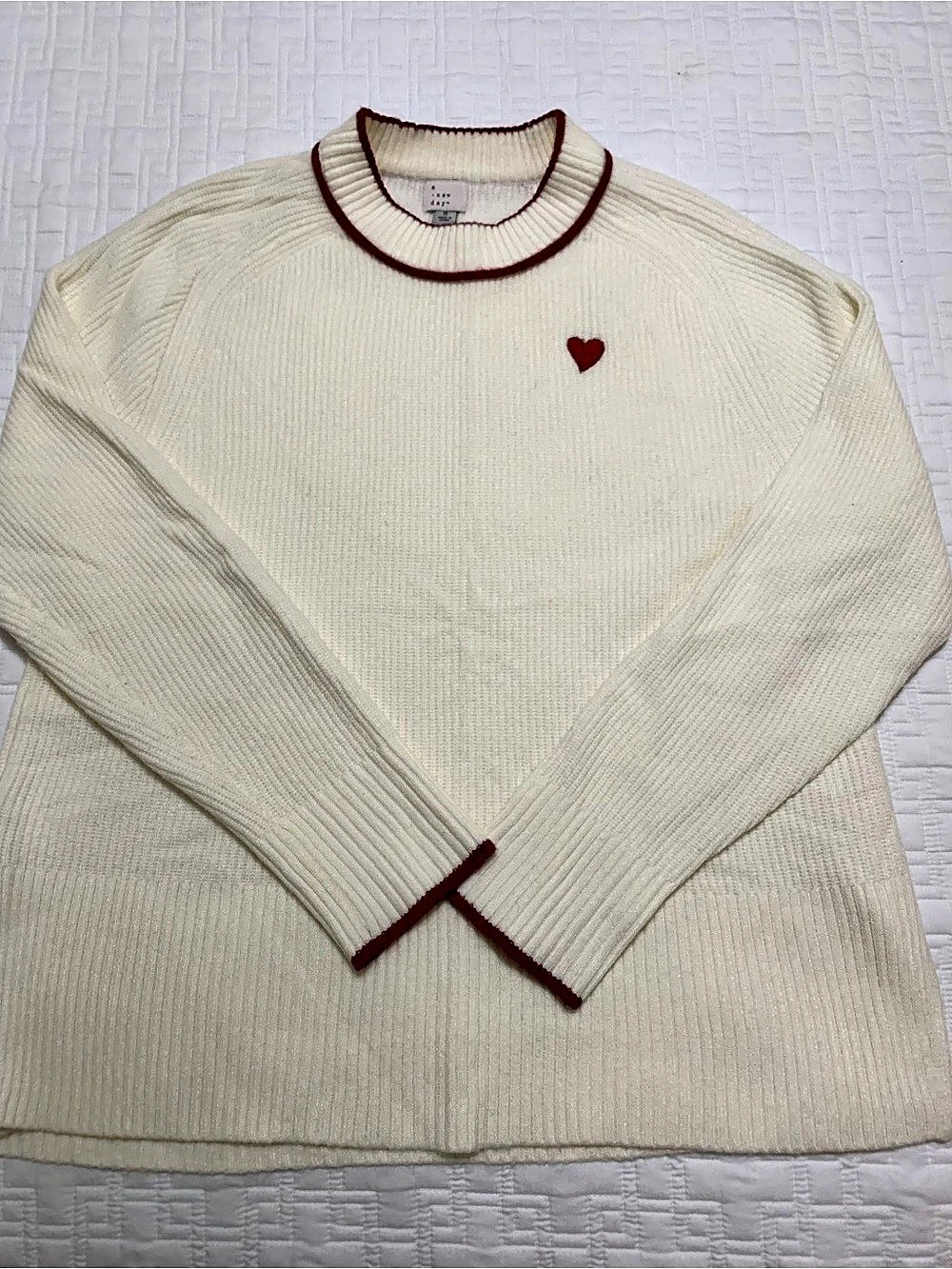 a new day Heart Crewneck Sweater in Cream Size Medium
